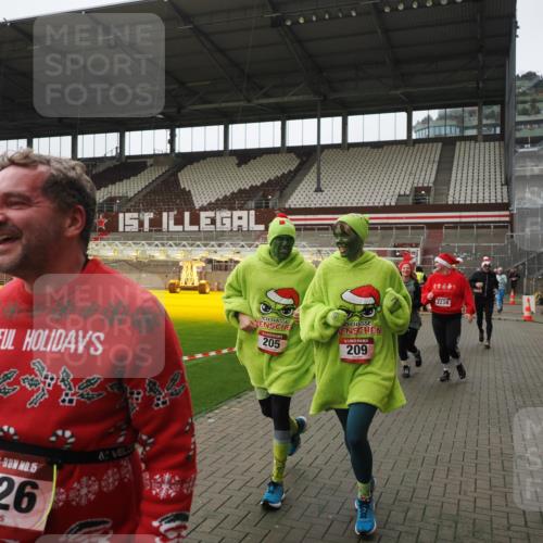 07.12.2025 - St. Pauli X-Mass-Run No. 15 Fabian Wolf http://msf.ph/oto/9418566 07.12.2025 11:26:42 Ziel 205, 209, 2024, 2026, 2175, 2176, 2234, 2236, 2237, 2240, 2748, 2749, 2813, 2942, 4884 meine-sportfotos.de