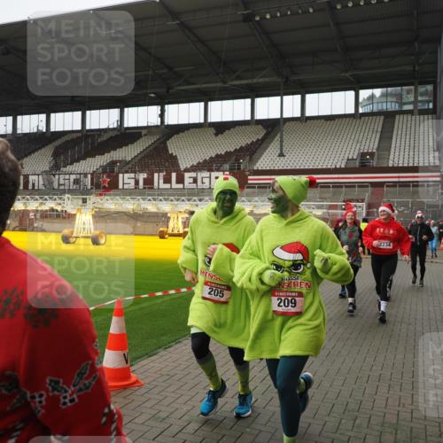 07.12.2025 - St. Pauli X-Mass-Run No. 15 Fabian Wolf http://msf.ph/oto/9418567 07.12.2025 11:26:42 Ziel 205, 209, 2024, 2026, 2175, 2176, 2234, 2236, 2237, 2240, 2748, 2749, 2813, 2942, 4884 meine-sportfotos.de