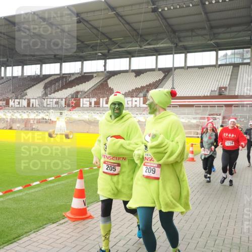 07.12.2025 - St. Pauli X-Mass-Run No. 15 Fabian Wolf http://msf.ph/oto/9418568 07.12.2025 11:26:42 Ziel 205, 209, 2024, 2026, 2175, 2176, 2234, 2236, 2237, 2240, 2748, 2749, 2813, 2942, 4884 meine-sportfotos.de