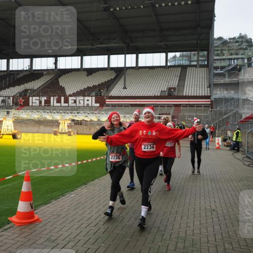 07.12.2025 - St. Pauli X-Mass-Run No. 15 Fabian Wolf http://msf.ph/oto/9418572 07.12.2025 11:26:44 Ziel 205, 209, 2024, 2026, 2175, 2176, 2234, 2236, 2237, 2240, 2748, 2749, 2813, 2942, 4884 meine-sportfotos.de