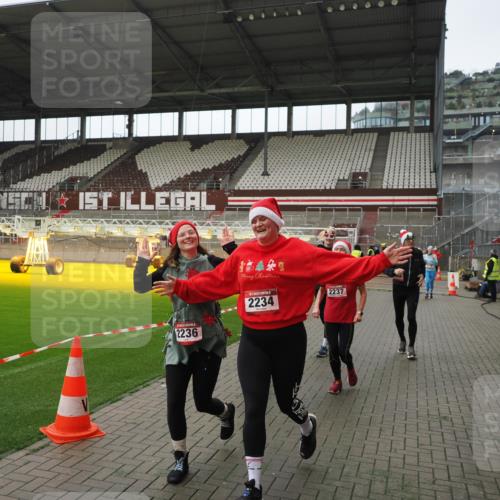 07.12.2025 - St. Pauli X-Mass-Run No. 15 Fabian Wolf http://msf.ph/oto/9418574 07.12.2025 11:26:44 Ziel 205, 209, 2024, 2026, 2175, 2176, 2234, 2236, 2237, 2240, 2748, 2749, 2813, 2942, 4884 meine-sportfotos.de