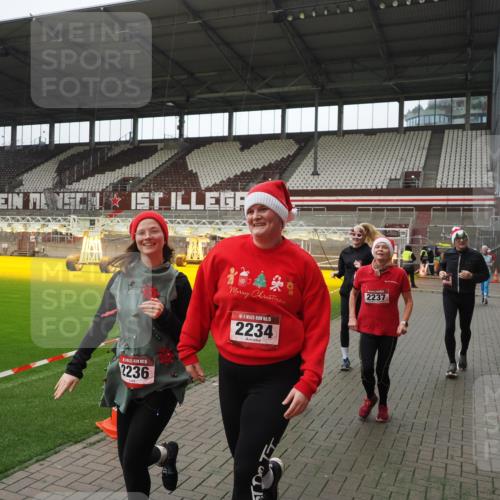 07.12.2025 - St. Pauli X-Mass-Run No. 15 Fabian Wolf http://msf.ph/oto/9418576 07.12.2025 11:26:45 Ziel 205, 209, 2024, 2026, 2175, 2176, 2234, 2236, 2237, 2240, 2748, 2749, 2813, 2942, 2972, 2979, 4884 meine-sportfotos.de