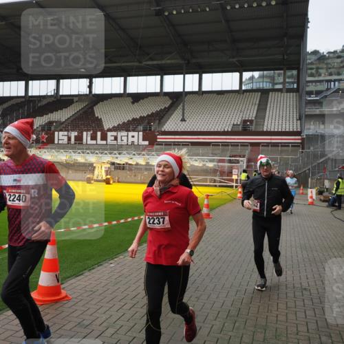 07.12.2025 - St. Pauli X-Mass-Run No. 15 Fabian Wolf http://msf.ph/oto/9418579 07.12.2025 11:26:45 Ziel 205, 209, 2024, 2026, 2175, 2176, 2234, 2236, 2237, 2240, 2748, 2749, 2813, 2942, 2972, 2979, 4884 meine-sportfotos.de