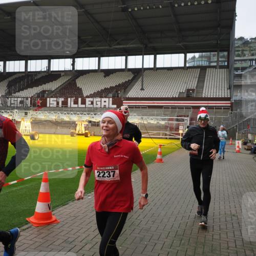 07.12.2025 - St. Pauli X-Mass-Run No. 15 Fabian Wolf http://msf.ph/oto/9418580 07.12.2025 11:26:46 Ziel 205, 209, 2024, 2026, 2175, 2176, 2234, 2236, 2237, 2240, 2748, 2749, 2813, 2942, 2972, 2979, 4884 meine-sportfotos.de