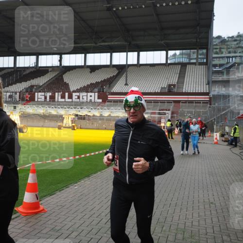 07.12.2025 - St. Pauli X-Mass-Run No. 15 Fabian Wolf http://msf.ph/oto/9418584 07.12.2025 11:26:47 Ziel 205, 209, 2024, 2026, 2175, 2176, 2234, 2236, 2237, 2240, 2748, 2749, 2813, 2942, 2972, 2979, 4884 meine-sportfotos.de