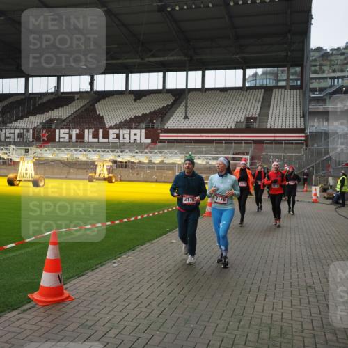 07.12.2025 - St. Pauli X-Mass-Run No. 15 Fabian Wolf http://msf.ph/oto/9418586 07.12.2025 11:26:51 Ziel 205, 209, 2024, 2026, 2175, 2176, 2234, 2236, 2237, 2240, 2789, 2790, 2813, 2942, 2972, 2979, 4884 meine-sportfotos.de