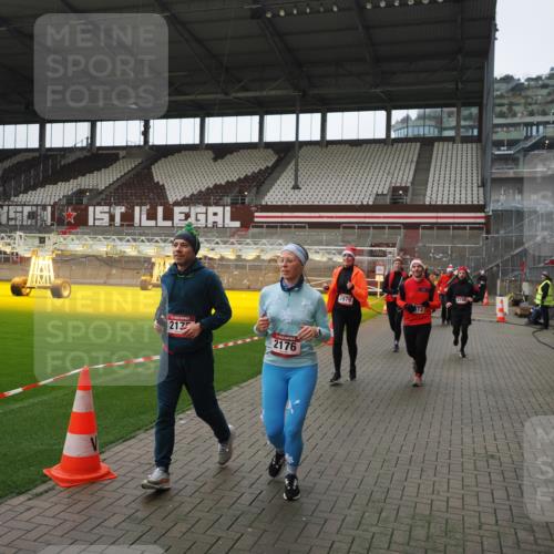 07.12.2025 - St. Pauli X-Mass-Run No. 15 Fabian Wolf http://msf.ph/oto/9418591 07.12.2025 11:26:52 Ziel 205, 209, 1080, 2024, 2026, 2072, 2175, 2176, 2234, 2236, 2237, 2240, 2789, 2790, 2813, 2942, 2972, 2979, 4884 meine-sportfotos.de