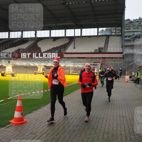07.12.2025 - St. Pauli X-Mass-Run No. 15 Fabian Wolf http://msf.ph/oto/9418594 07.12.2025 11:26:53 Ziel 205, 209, 1080, 2072, 2175, 2176, 2234, 2236, 2237, 2240, 2789, 2790, 2942, 2972, 2979, 4884 meine-sportfotos.de