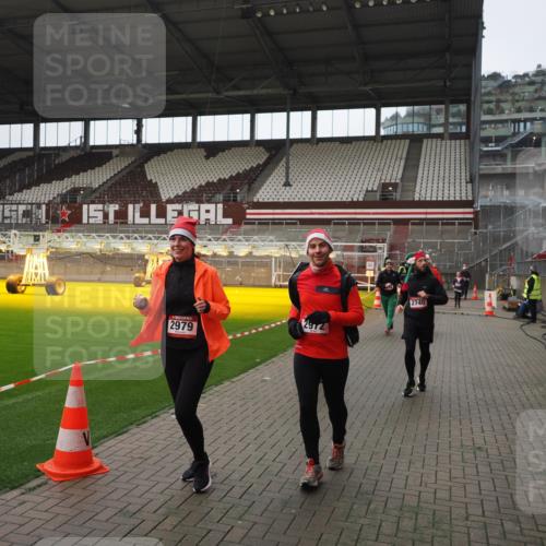 07.12.2025 - St. Pauli X-Mass-Run No. 15 Fabian Wolf http://msf.ph/oto/9418595 07.12.2025 11:26:53 Ziel 205, 209, 1080, 2072, 2175, 2176, 2234, 2236, 2237, 2240, 2789, 2790, 2942, 2972, 2979, 4884 meine-sportfotos.de