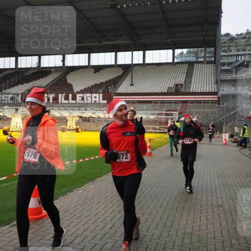 07.12.2025 - St. Pauli X-Mass-Run No. 15 Fabian Wolf http://msf.ph/oto/9418597 07.12.2025 11:26:54 Ziel 205, 209, 1080, 2072, 2175, 2176, 2234, 2236, 2237, 2240, 2789, 2790, 2942, 2972, 2979, 4884 meine-sportfotos.de