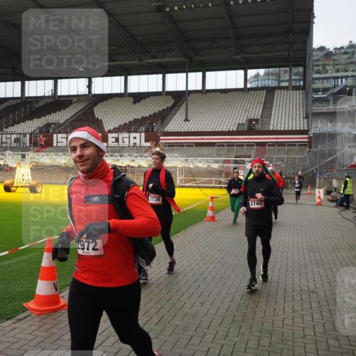 07.12.2025 - St. Pauli X-Mass-Run No. 15 Fabian Wolf http://msf.ph/oto/9418599 07.12.2025 11:26:54 Ziel 205, 209, 1080, 2072, 2175, 2176, 2234, 2236, 2237, 2240, 2789, 2790, 2942, 2972, 2979, 4884 meine-sportfotos.de