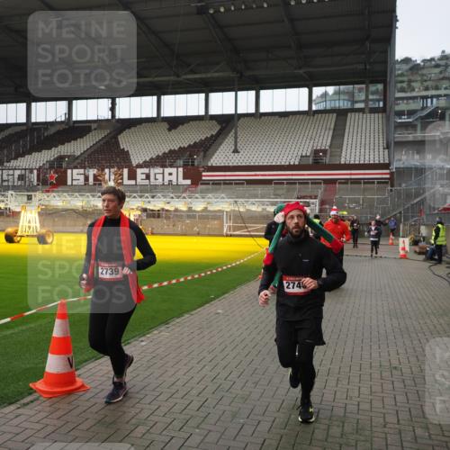 07.12.2025 - St. Pauli X-Mass-Run No. 15 Fabian Wolf http://msf.ph/oto/9418602 07.12.2025 11:26:55 Ziel 1080, 2072, 2175, 2176, 2234, 2236, 2237, 2240, 2789, 2790, 2942, 2972, 2979, 3098, 3099, 4884 meine-sportfotos.de