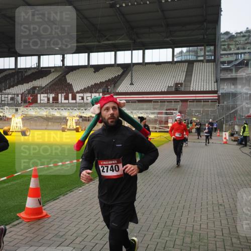 07.12.2025 - St. Pauli X-Mass-Run No. 15 Fabian Wolf http://msf.ph/oto/9418605 07.12.2025 11:26:55 Ziel 1080, 2072, 2175, 2176, 2234, 2236, 2237, 2240, 2789, 2790, 2942, 2972, 2979, 3098, 3099, 4884 meine-sportfotos.de
