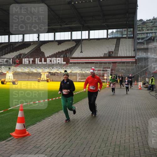 07.12.2025 - St. Pauli X-Mass-Run No. 15 Fabian Wolf http://msf.ph/oto/9418608 07.12.2025 11:26:57 Ziel 1080, 2072, 2175, 2176, 2789, 2790, 2942, 2972, 2979, 3098, 3099, 4884 meine-sportfotos.de