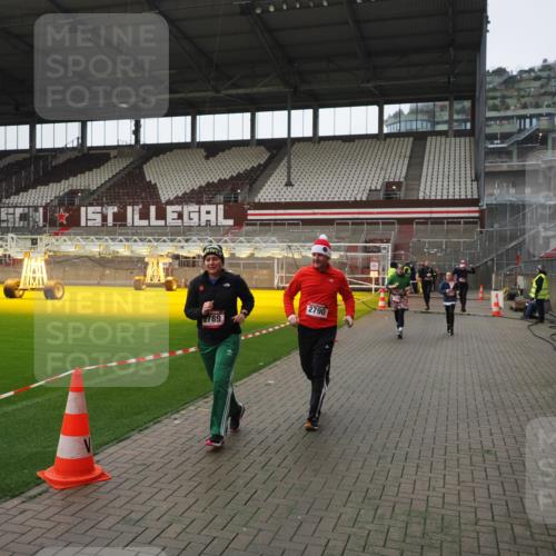 07.12.2025 - St. Pauli X-Mass-Run No. 15 Fabian Wolf http://msf.ph/oto/9418609 07.12.2025 11:26:57 Ziel 1080, 2072, 2175, 2176, 2789, 2790, 2942, 2972, 2979, 3098, 3099, 4884 meine-sportfotos.de