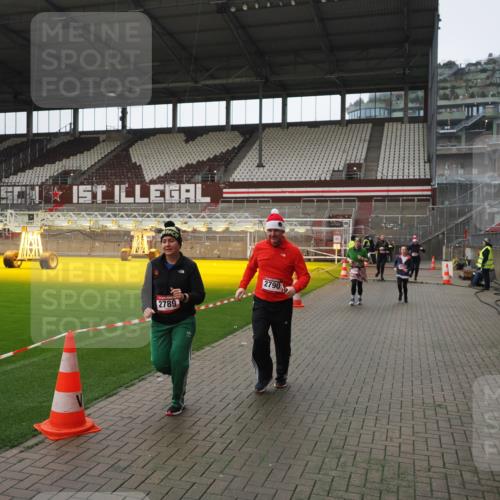 07.12.2025 - St. Pauli X-Mass-Run No. 15 Fabian Wolf http://msf.ph/oto/9418610 07.12.2025 11:26:57 Ziel 1080, 2072, 2175, 2176, 2789, 2790, 2942, 2972, 2979, 3098, 3099, 4884 meine-sportfotos.de