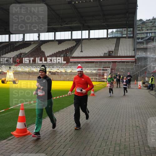 07.12.2025 - St. Pauli X-Mass-Run No. 15 Fabian Wolf http://msf.ph/oto/9418611 07.12.2025 11:26:57 Ziel 1080, 2072, 2175, 2176, 2789, 2790, 2942, 2972, 2979, 3098, 3099, 4884 meine-sportfotos.de