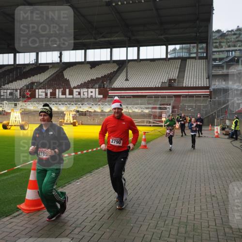 07.12.2025 - St. Pauli X-Mass-Run No. 15 Fabian Wolf http://msf.ph/oto/9418612 07.12.2025 11:26:57 Ziel 1080, 2072, 2175, 2176, 2789, 2790, 2942, 2972, 2979, 3098, 3099, 4884 meine-sportfotos.de