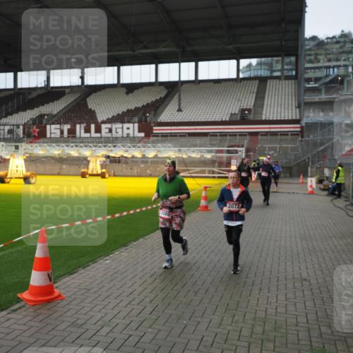 07.12.2025 - St. Pauli X-Mass-Run No. 15 Fabian Wolf http://msf.ph/oto/9418614 07.12.2025 11:27:00 Ziel 1080, 2072, 2175, 2176, 2789, 2790, 2887, 2972, 2979, 3098, 3099 meine-sportfotos.de