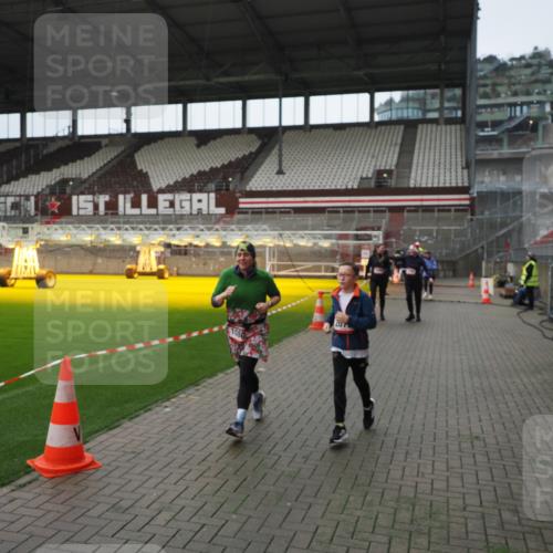 07.12.2025 - St. Pauli X-Mass-Run No. 15 Fabian Wolf http://msf.ph/oto/9418615 07.12.2025 11:27:00 Ziel 1080, 2072, 2175, 2176, 2789, 2790, 2887, 2972, 2979, 3098, 3099 meine-sportfotos.de