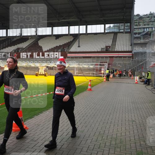 07.12.2025 - St. Pauli X-Mass-Run No. 15 Fabian Wolf http://msf.ph/oto/9418625 07.12.2025 11:27:07 Ziel 1080, 2072, 2789, 2790, 2887, 3098, 3099 meine-sportfotos.de