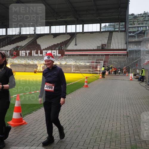 07.12.2025 - St. Pauli X-Mass-Run No. 15 Fabian Wolf http://msf.ph/oto/9418626 07.12.2025 11:27:08 Ziel 1080, 2072, 2789, 2790, 2887, 3098, 3099 meine-sportfotos.de