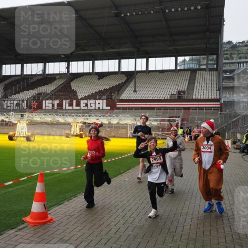 07.12.2025 - St. Pauli X-Mass-Run No. 15 Fabian Wolf http://msf.ph/oto/9418636 07.12.2025 11:27:16 Ziel 1772, 2887, 2995, 2999, 3004, 3956, 4647, 4656 meine-sportfotos.de