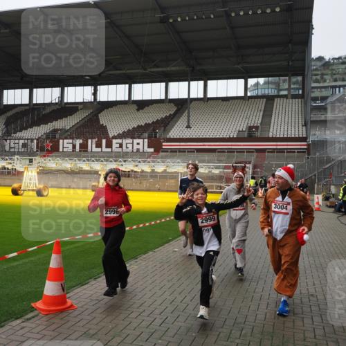 07.12.2025 - St. Pauli X-Mass-Run No. 15 Fabian Wolf http://msf.ph/oto/9418637 07.12.2025 11:27:17 Ziel 1772, 2887, 2995, 2999, 3004, 3956, 4647, 4656 meine-sportfotos.de