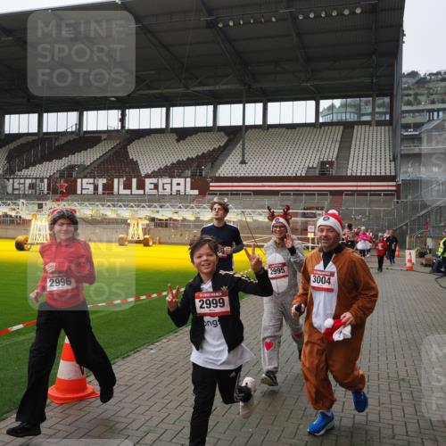 07.12.2025 - St. Pauli X-Mass-Run No. 15 Fabian Wolf http://msf.ph/oto/9418639 07.12.2025 11:27:17 Ziel 1772, 2887, 2995, 2999, 3004, 3956, 4647, 4656 meine-sportfotos.de