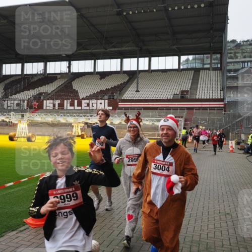 07.12.2025 - St. Pauli X-Mass-Run No. 15 Fabian Wolf http://msf.ph/oto/9418641 07.12.2025 11:27:17 Ziel 1772, 2887, 2995, 2999, 3004, 3956, 4647, 4656 meine-sportfotos.de