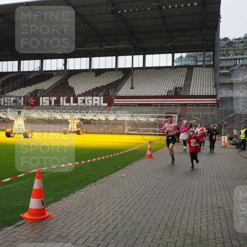 07.12.2025 - St. Pauli X-Mass-Run No. 15 Fabian Wolf http://msf.ph/oto/9418643 07.12.2025 11:27:20 Ziel 35, 36, 1772, 2995, 2999, 3004, 3956, 4647, 4656 meine-sportfotos.de