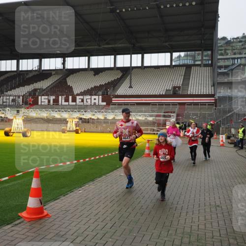 07.12.2025 - St. Pauli X-Mass-Run No. 15 Fabian Wolf http://msf.ph/oto/9418650 07.12.2025 11:27:22 Ziel 35, 36, 1772, 2995, 2999, 3004, 3956, 4647, 4656 meine-sportfotos.de