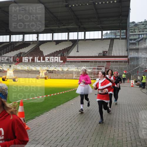 07.12.2025 - St. Pauli X-Mass-Run No. 15 Fabian Wolf http://msf.ph/oto/9418656 07.12.2025 11:27:23 Ziel 35, 36, 1772, 2995, 2999, 3004, 3956, 4647, 4656 meine-sportfotos.de