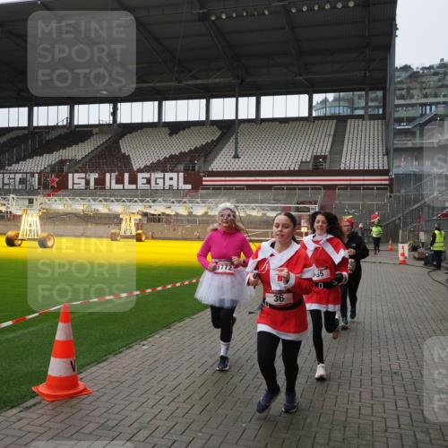07.12.2025 - St. Pauli X-Mass-Run No. 15 Fabian Wolf http://msf.ph/oto/9418658 07.12.2025 11:27:24 Ziel 35, 36, 1772, 2995, 2999, 3004, 3315, 3956, 4647, 4656 meine-sportfotos.de