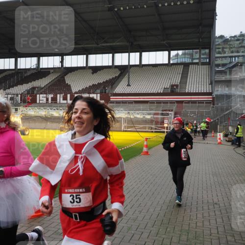 07.12.2025 - St. Pauli X-Mass-Run No. 15 Fabian Wolf http://msf.ph/oto/9418663 07.12.2025 11:27:25 Ziel 35, 36, 1772, 2571, 2572, 2995, 2999, 3004, 3315, 3956, 4647, 4656 meine-sportfotos.de