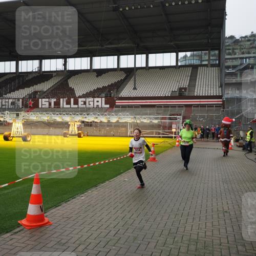 07.12.2025 - St. Pauli X-Mass-Run No. 15 Fabian Wolf http://msf.ph/oto/9418671 07.12.2025 11:27:31 Ziel 35, 36, 534, 1772, 2571, 2572, 2995, 3315, 3956, 4647, 4656 meine-sportfotos.de