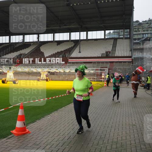 07.12.2025 - St. Pauli X-Mass-Run No. 15 Fabian Wolf http://msf.ph/oto/9418684 07.12.2025 11:27:33 Ziel 35, 36, 534, 776, 790, 1772, 2571, 2572, 2623, 3315, 3956, 4647, 4656 meine-sportfotos.de
