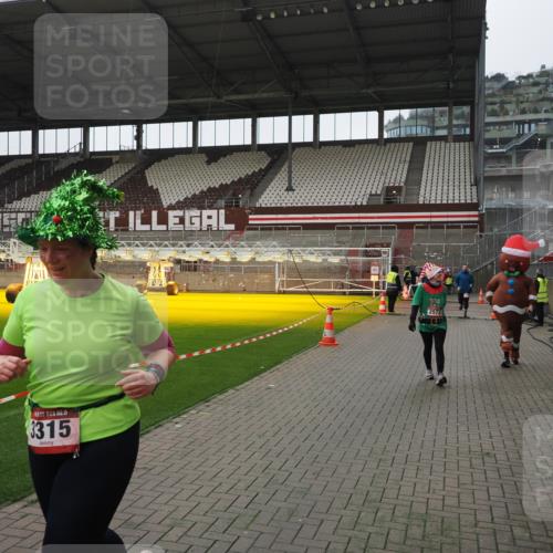 07.12.2025 - St. Pauli X-Mass-Run No. 15 Fabian Wolf http://msf.ph/oto/9418689 07.12.2025 11:27:34 Ziel 35, 36, 407, 534, 776, 790, 1772, 2571, 2572, 2623, 3315, 3956, 4647, 4656 meine-sportfotos.de