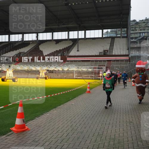 07.12.2025 - St. Pauli X-Mass-Run No. 15 Fabian Wolf http://msf.ph/oto/9418695 07.12.2025 11:27:35 Ziel 35, 36, 407, 534, 776, 790, 1772, 2567, 2571, 2572, 2623, 3315, 3956, 4647, 4656 meine-sportfotos.de