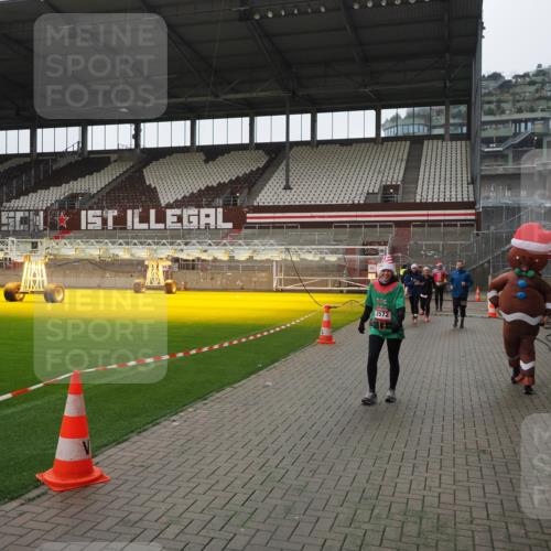 07.12.2025 - St. Pauli X-Mass-Run No. 15 Fabian Wolf http://msf.ph/oto/9418697 07.12.2025 11:27:36 Ziel 35, 36, 407, 534, 776, 790, 1772, 2567, 2571, 2572, 2623, 3315, 3956 meine-sportfotos.de