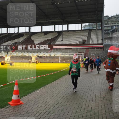 07.12.2025 - St. Pauli X-Mass-Run No. 15 Fabian Wolf http://msf.ph/oto/9418702 07.12.2025 11:27:37 Ziel 35, 36, 407, 534, 776, 790, 2567, 2571, 2572, 2623, 3315 meine-sportfotos.de