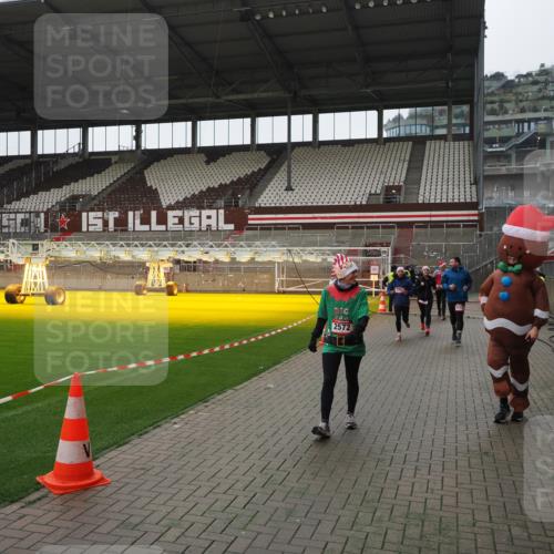 07.12.2025 - St. Pauli X-Mass-Run No. 15 Fabian Wolf http://msf.ph/oto/9418703 07.12.2025 11:27:37 Ziel 35, 36, 407, 534, 776, 790, 2567, 2571, 2572, 2623, 3315 meine-sportfotos.de