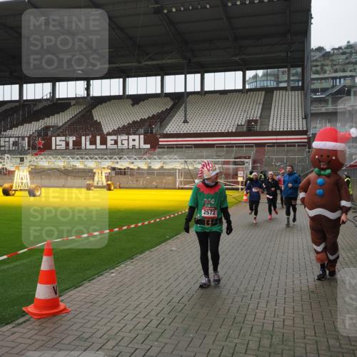 07.12.2025 - St. Pauli X-Mass-Run No. 15 Fabian Wolf http://msf.ph/oto/9418705 07.12.2025 11:27:37 Ziel 35, 36, 407, 534, 776, 790, 2567, 2571, 2572, 2623, 3315 meine-sportfotos.de