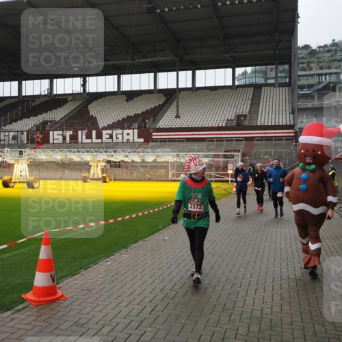 07.12.2025 - St. Pauli X-Mass-Run No. 15 Fabian Wolf http://msf.ph/oto/9418706 07.12.2025 11:27:37 Ziel 35, 36, 407, 534, 776, 790, 2567, 2571, 2572, 2623, 3315 meine-sportfotos.de