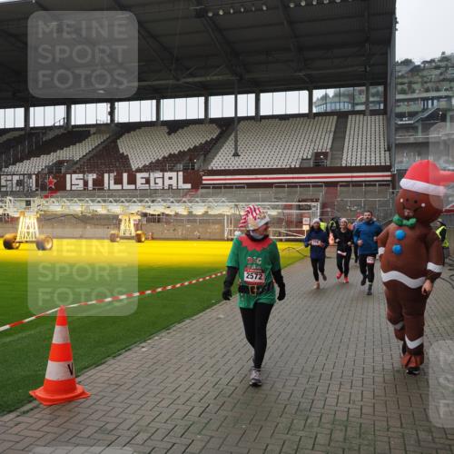 07.12.2025 - St. Pauli X-Mass-Run No. 15 Fabian Wolf http://msf.ph/oto/9418707 07.12.2025 11:27:38 Ziel 35, 36, 407, 534, 776, 790, 2567, 2571, 2572, 2623, 3315 meine-sportfotos.de