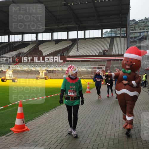 07.12.2025 - St. Pauli X-Mass-Run No. 15 Fabian Wolf http://msf.ph/oto/9418711 07.12.2025 11:27:38 Ziel 35, 36, 407, 534, 776, 790, 2567, 2571, 2572, 2623, 3315 meine-sportfotos.de