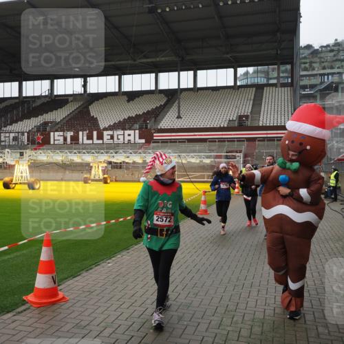 07.12.2025 - St. Pauli X-Mass-Run No. 15 Fabian Wolf http://msf.ph/oto/9418712 07.12.2025 11:27:39 Ziel 407, 534, 776, 790, 2567, 2571, 2572, 2623, 3315 meine-sportfotos.de