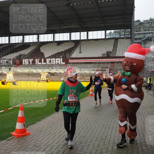 07.12.2025 - St. Pauli X-Mass-Run No. 15 Fabian Wolf http://msf.ph/oto/9418713 07.12.2025 11:27:39 Ziel 407, 534, 776, 790, 2567, 2571, 2572, 2623, 3315 meine-sportfotos.de