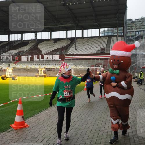 07.12.2025 - St. Pauli X-Mass-Run No. 15 Fabian Wolf http://msf.ph/oto/9418714 07.12.2025 11:27:39 Ziel 407, 534, 776, 790, 2567, 2571, 2572, 2623, 3315 meine-sportfotos.de