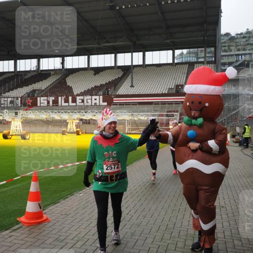 07.12.2025 - St. Pauli X-Mass-Run No. 15 Fabian Wolf http://msf.ph/oto/9418715 07.12.2025 11:27:39 Ziel 407, 534, 776, 790, 2567, 2571, 2572, 2623, 3315 meine-sportfotos.de
